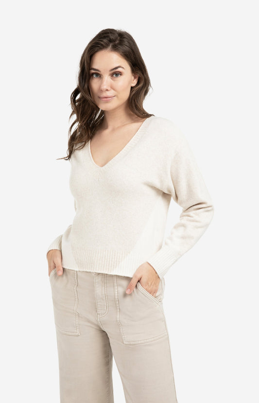 Knitted sweater with V-neck and colorblock effect