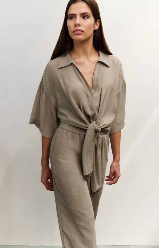 Top met knoopdetail en wijde mouwen